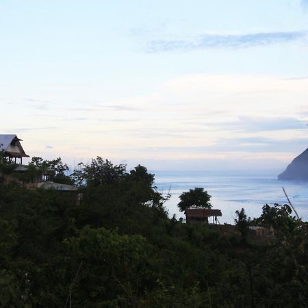 Merdeka House Maluk Экстерьер фото