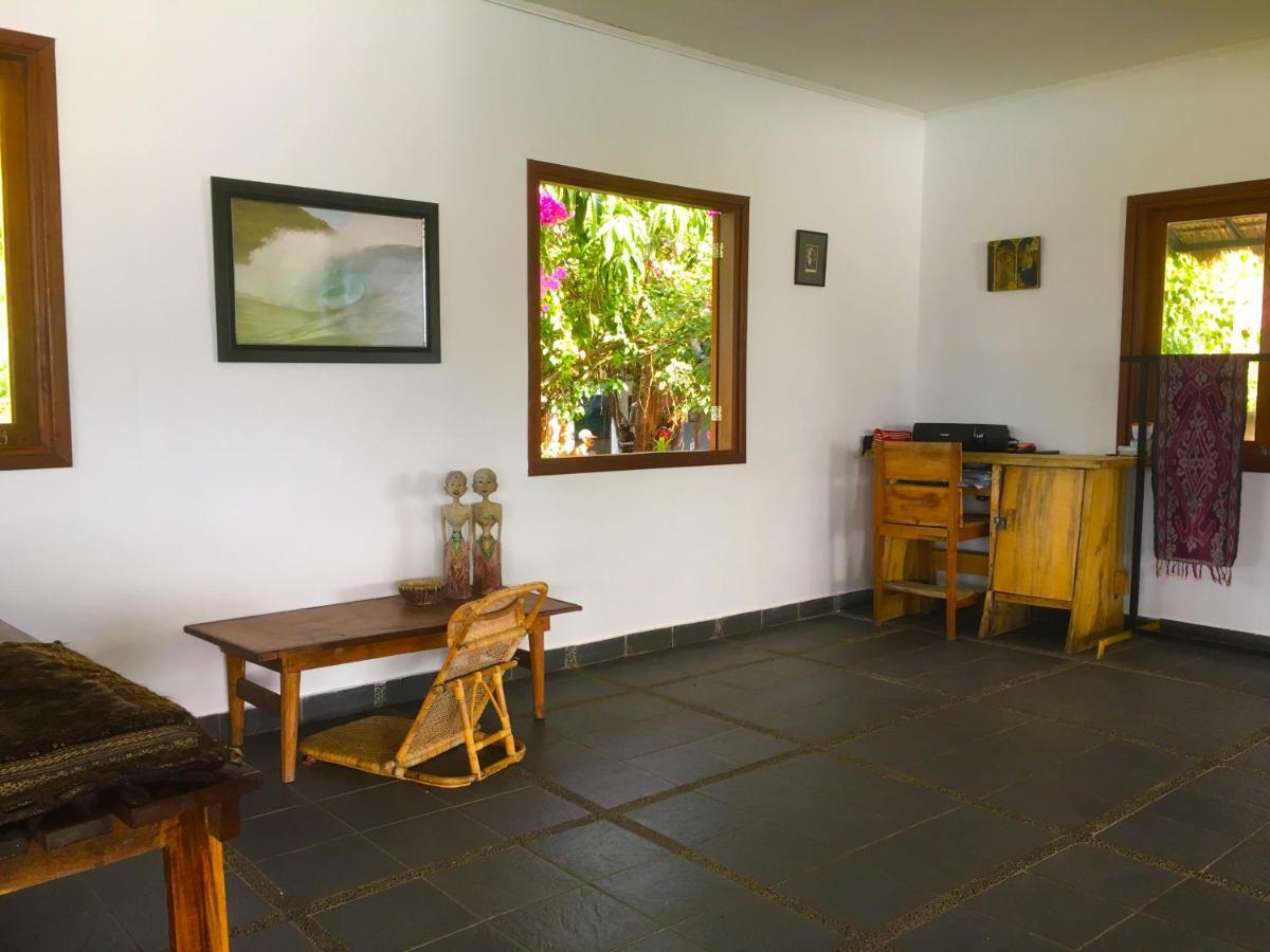 Merdeka House Maluk Экстерьер фото