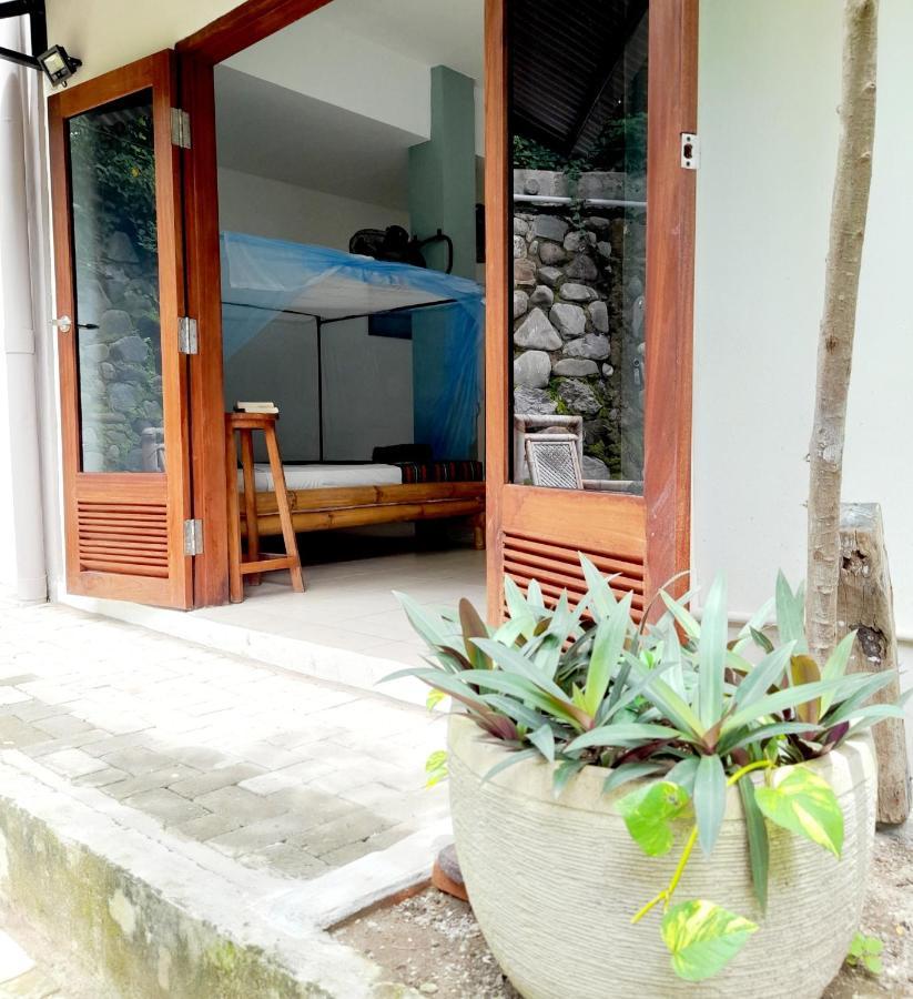 Merdeka House Maluk Экстерьер фото