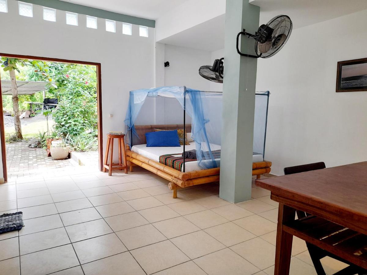 Merdeka House Maluk Экстерьер фото