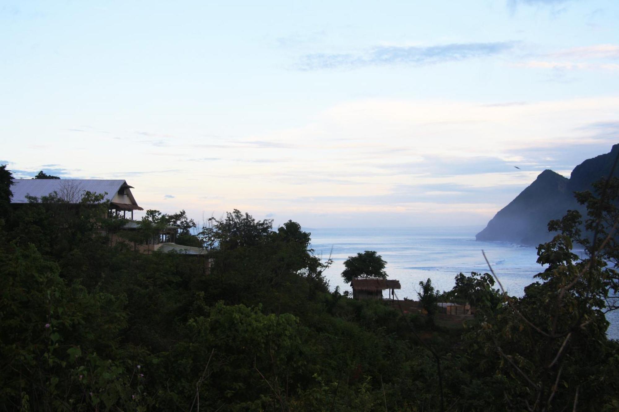 Merdeka House Maluk Экстерьер фото