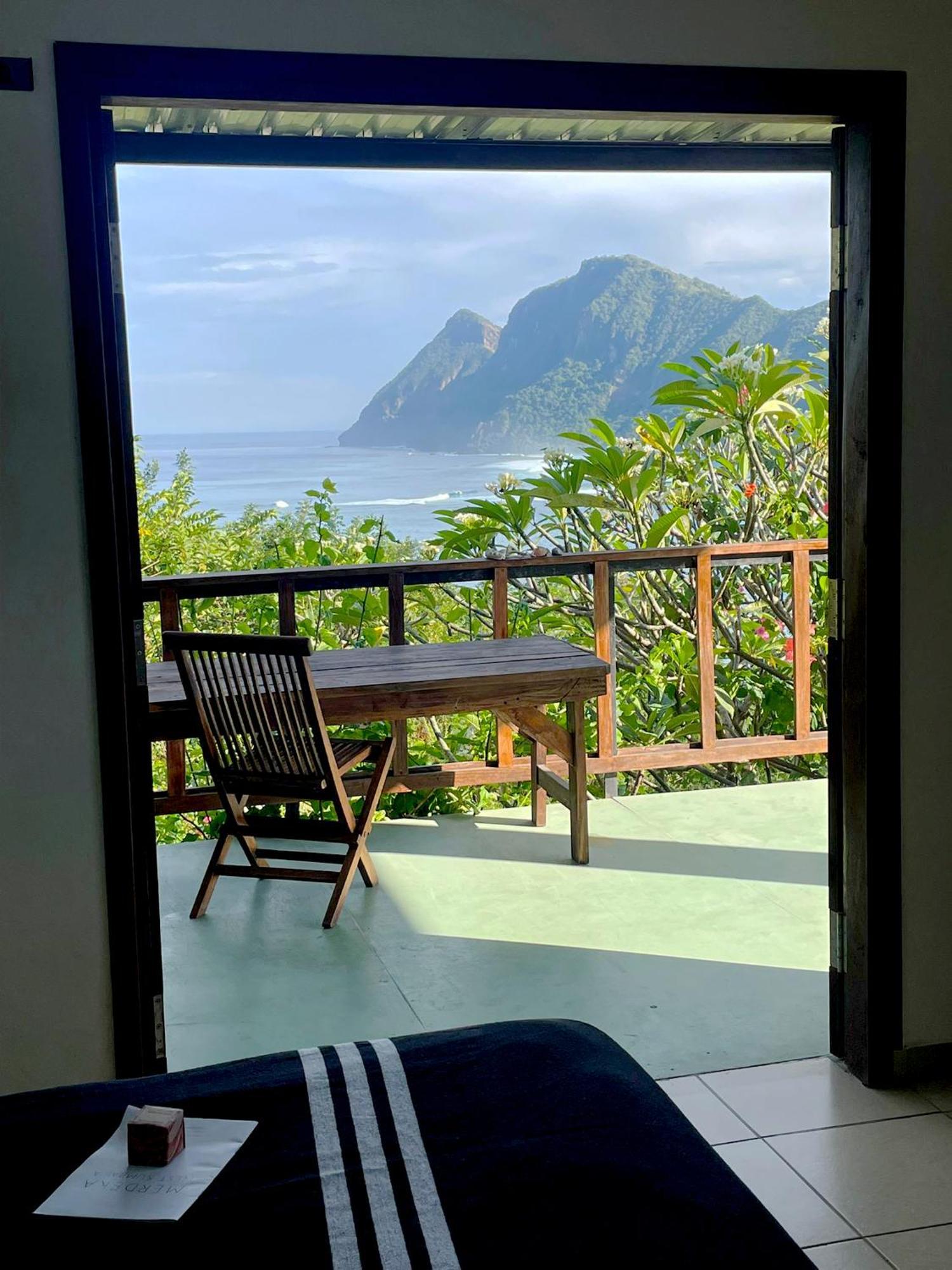 Merdeka House Maluk Экстерьер фото