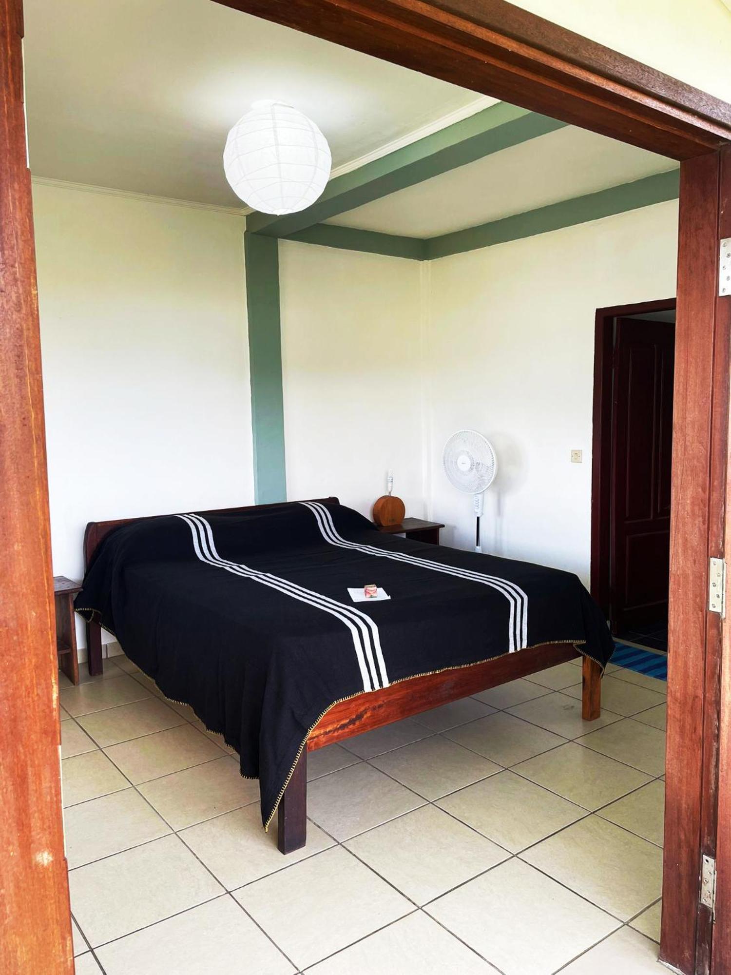 Merdeka House Maluk Экстерьер фото