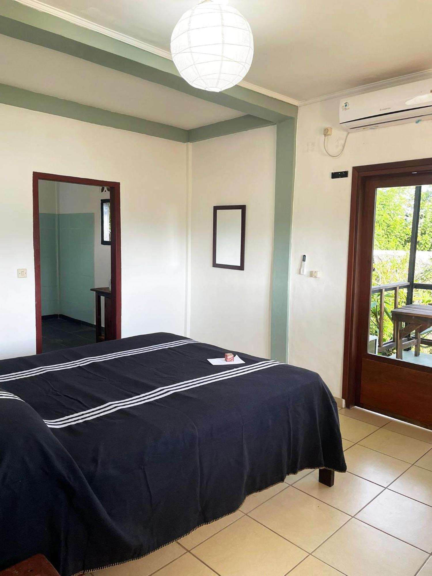 Merdeka House Maluk Экстерьер фото