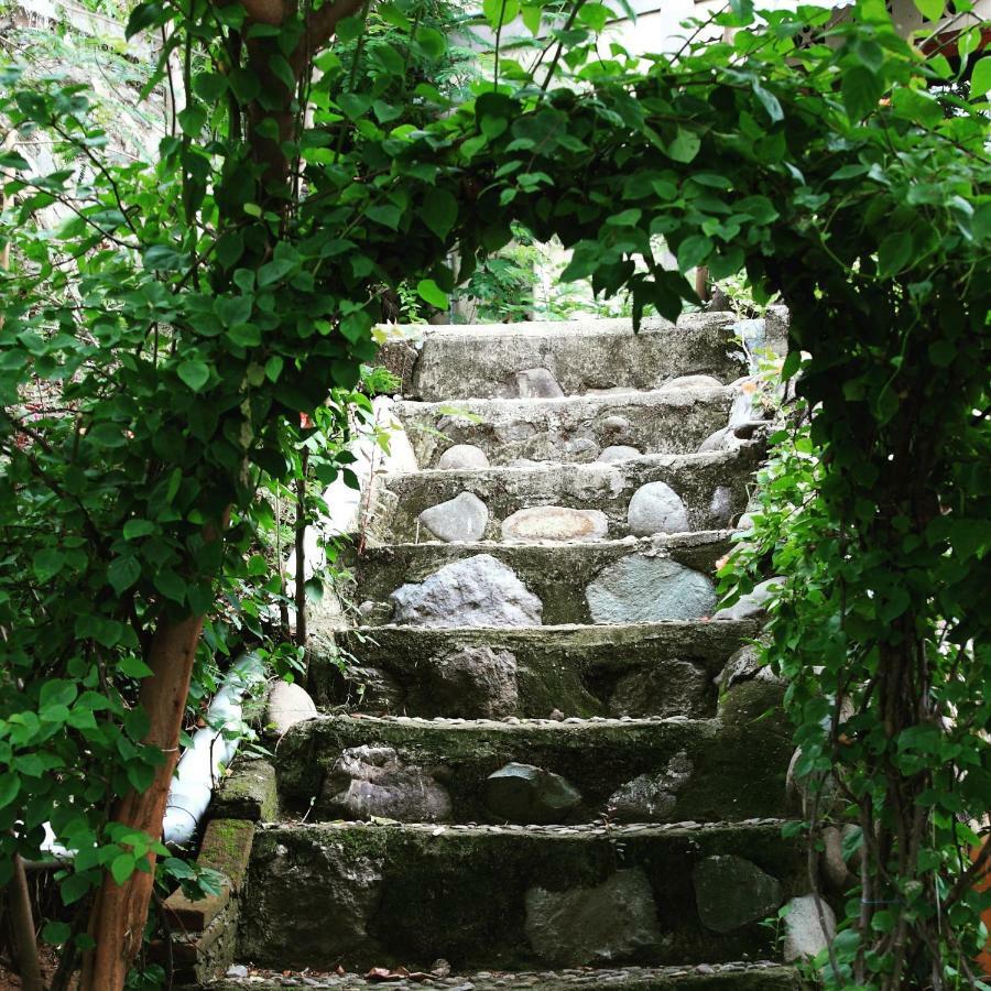 Merdeka House Maluk Экстерьер фото