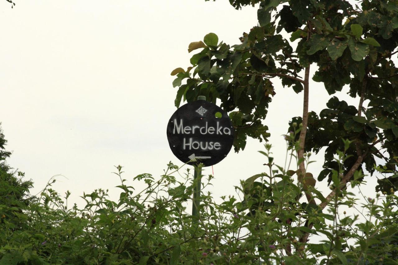 Merdeka House Maluk Экстерьер фото